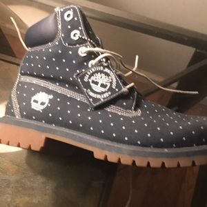Timberland size 6.5 blue and white boots